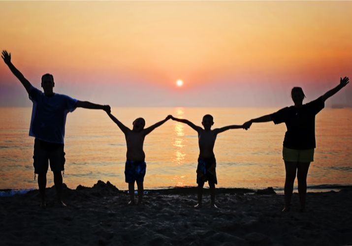 silhouette of family by ocean maling new year health resolutions